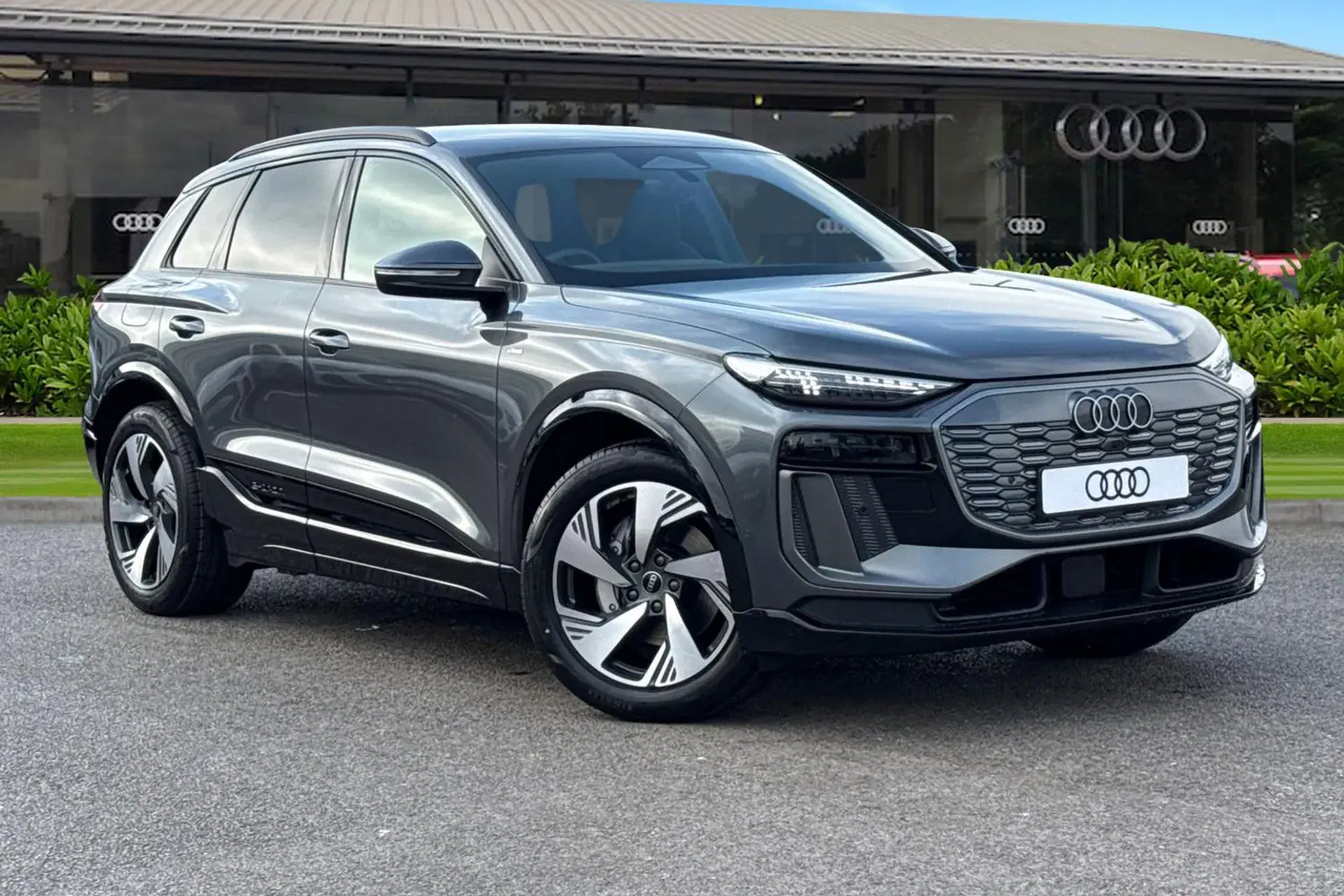 Audi Q6 225kW Performance 100kWh S Line 5dr Auto thumbnail