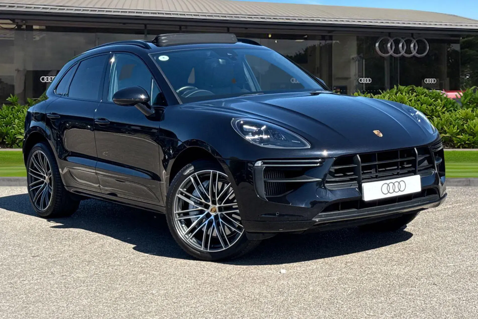 Porsche Macan Turbo 5dr PDK thumbnail