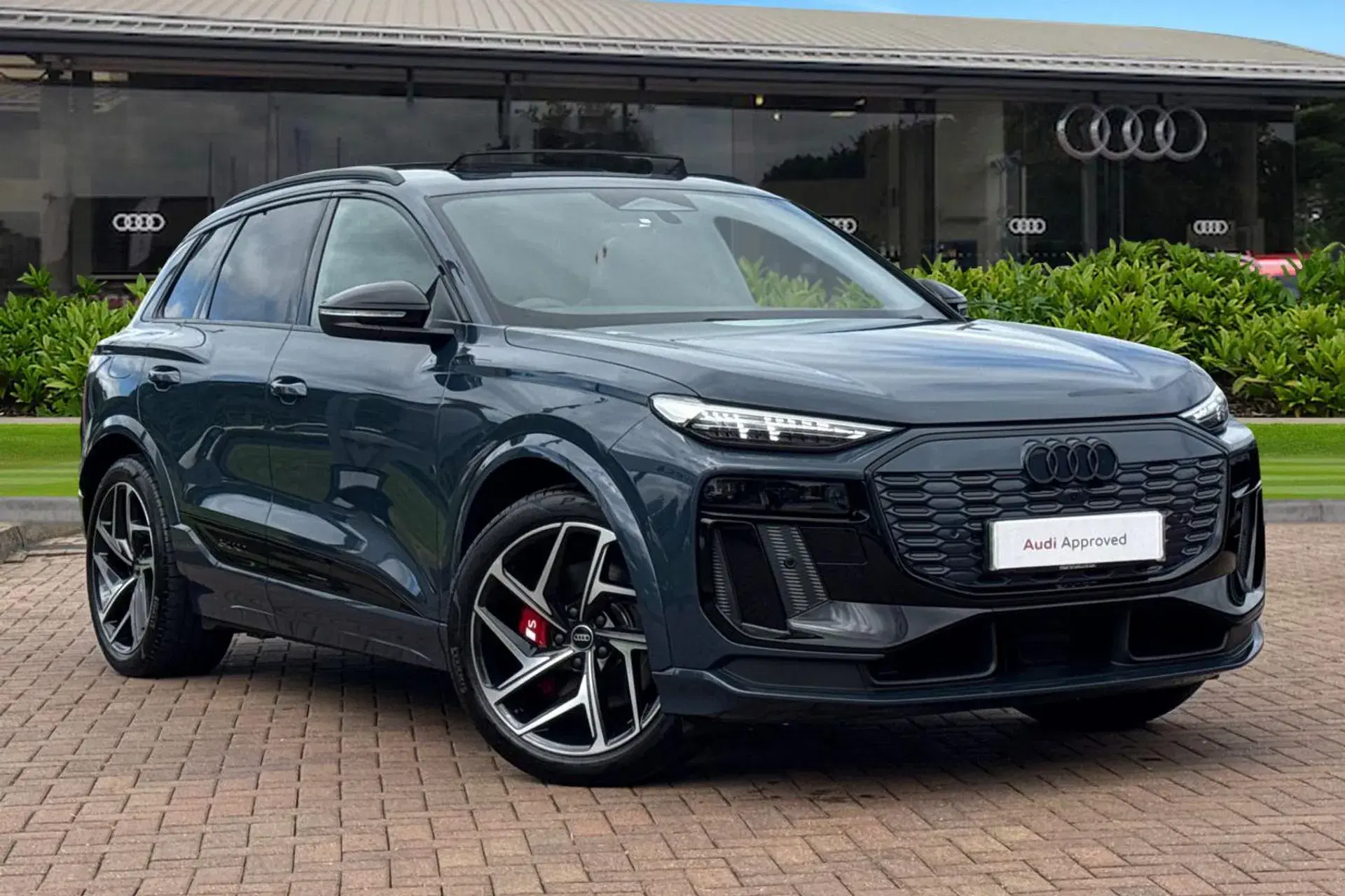 Audi Q6 360kW SQ6 Quattro 100kWh Edition 1 5dr Auto thumbnail