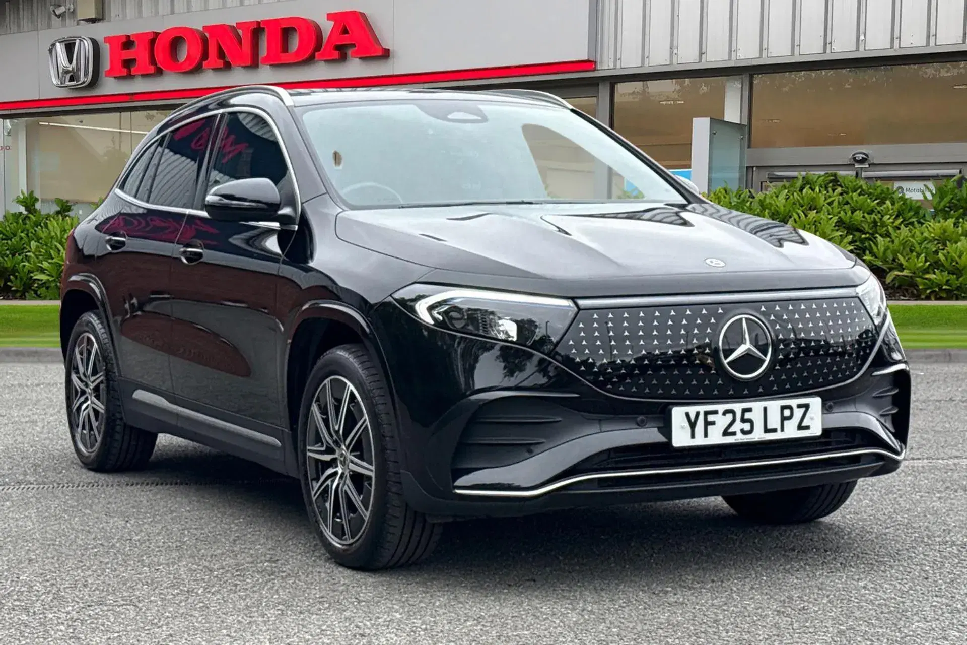 Mercedes-Benz EQA thumbnail