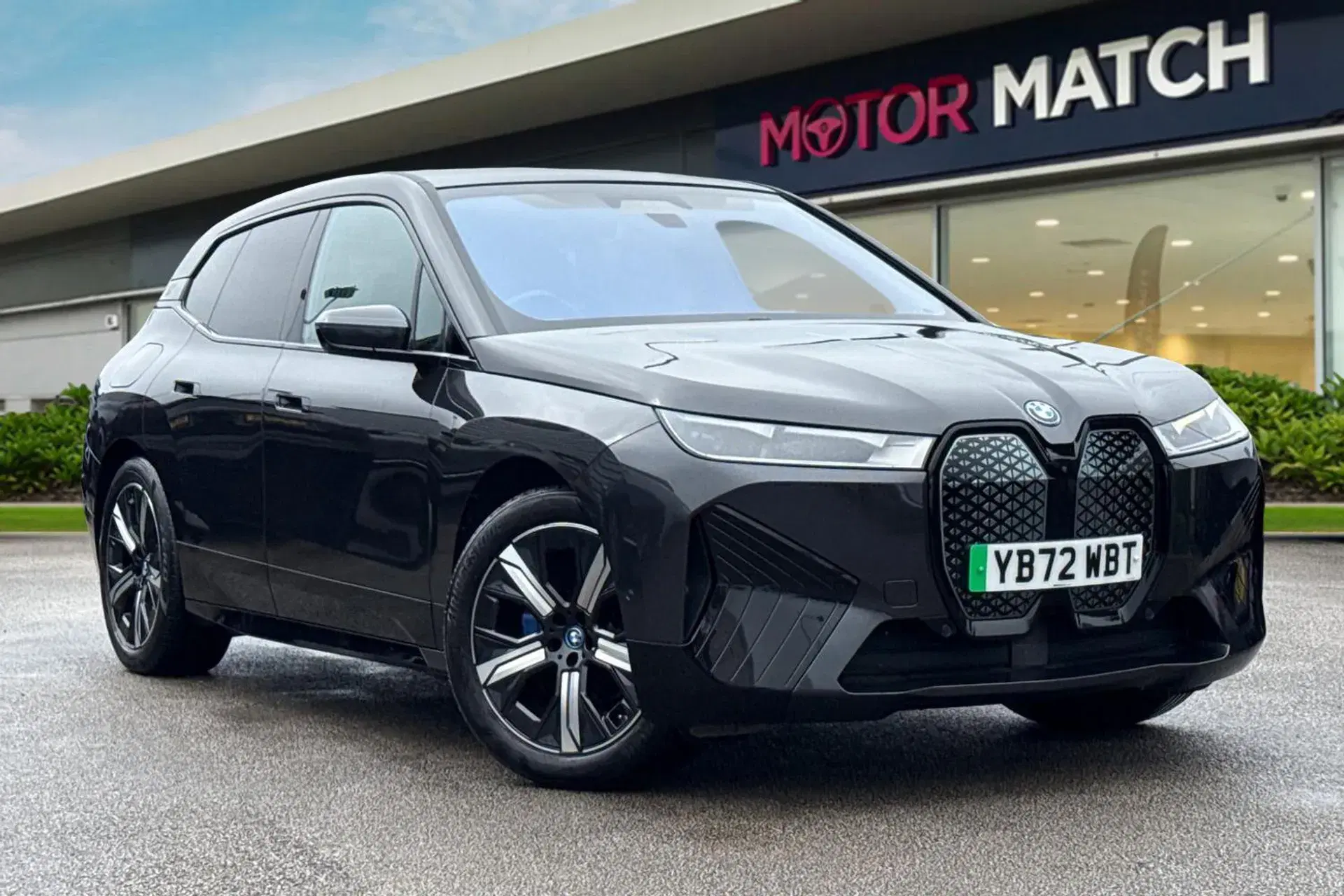 BMW iX thumbnail