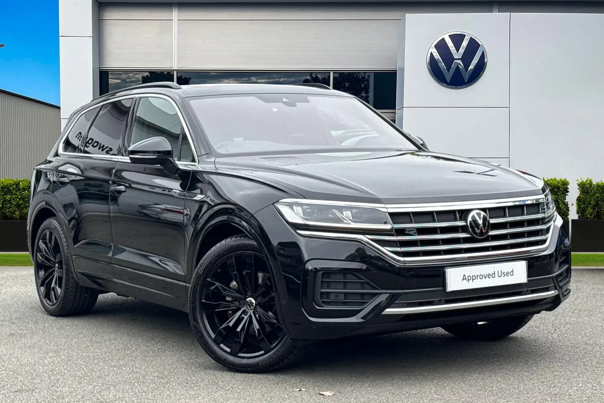 Volkswagen Touareg 3.0 V6 TDI 4Motion R-Line Tech Plus 5dr Tip Auto thumbnail