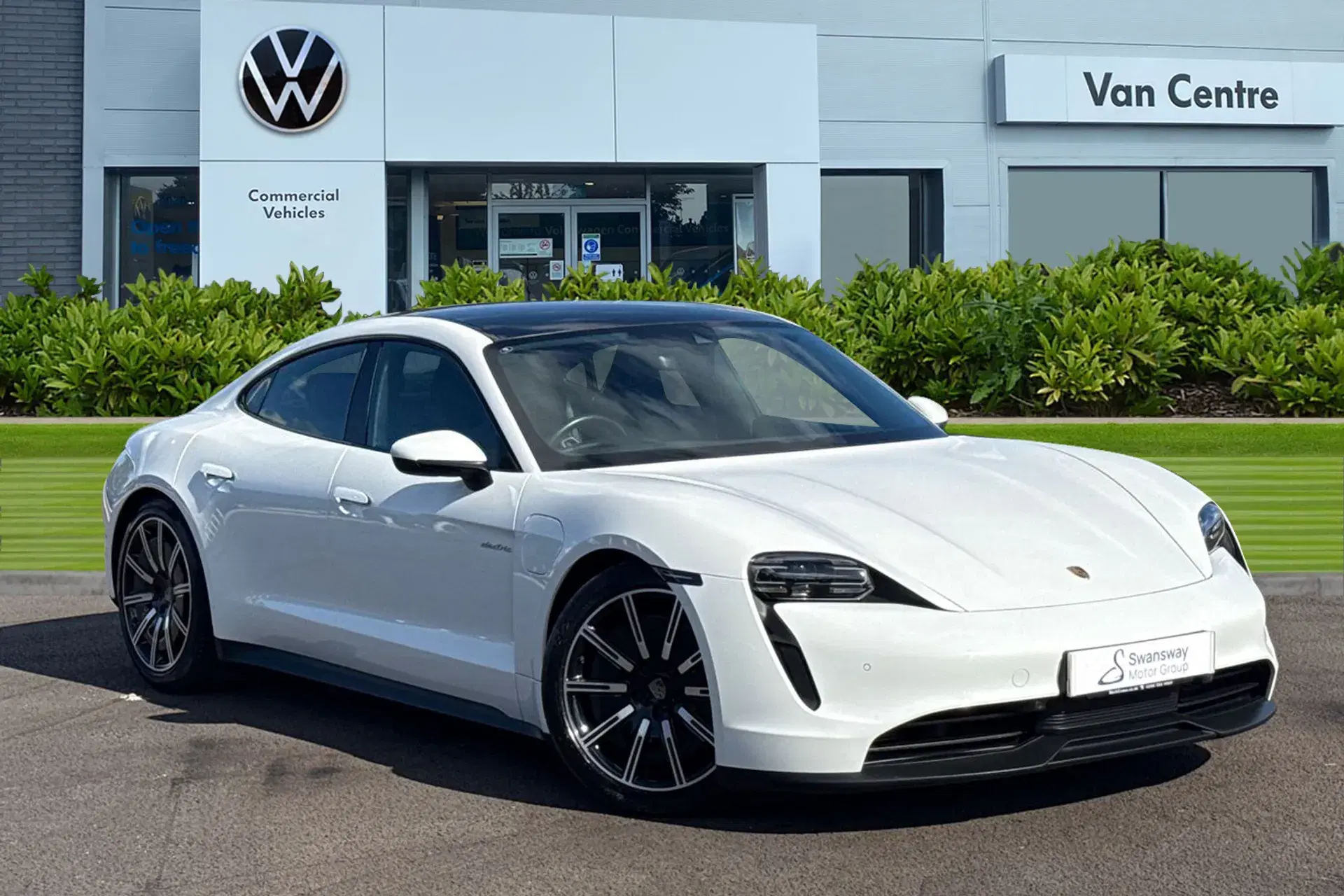 Porsche Taycan thumbnail