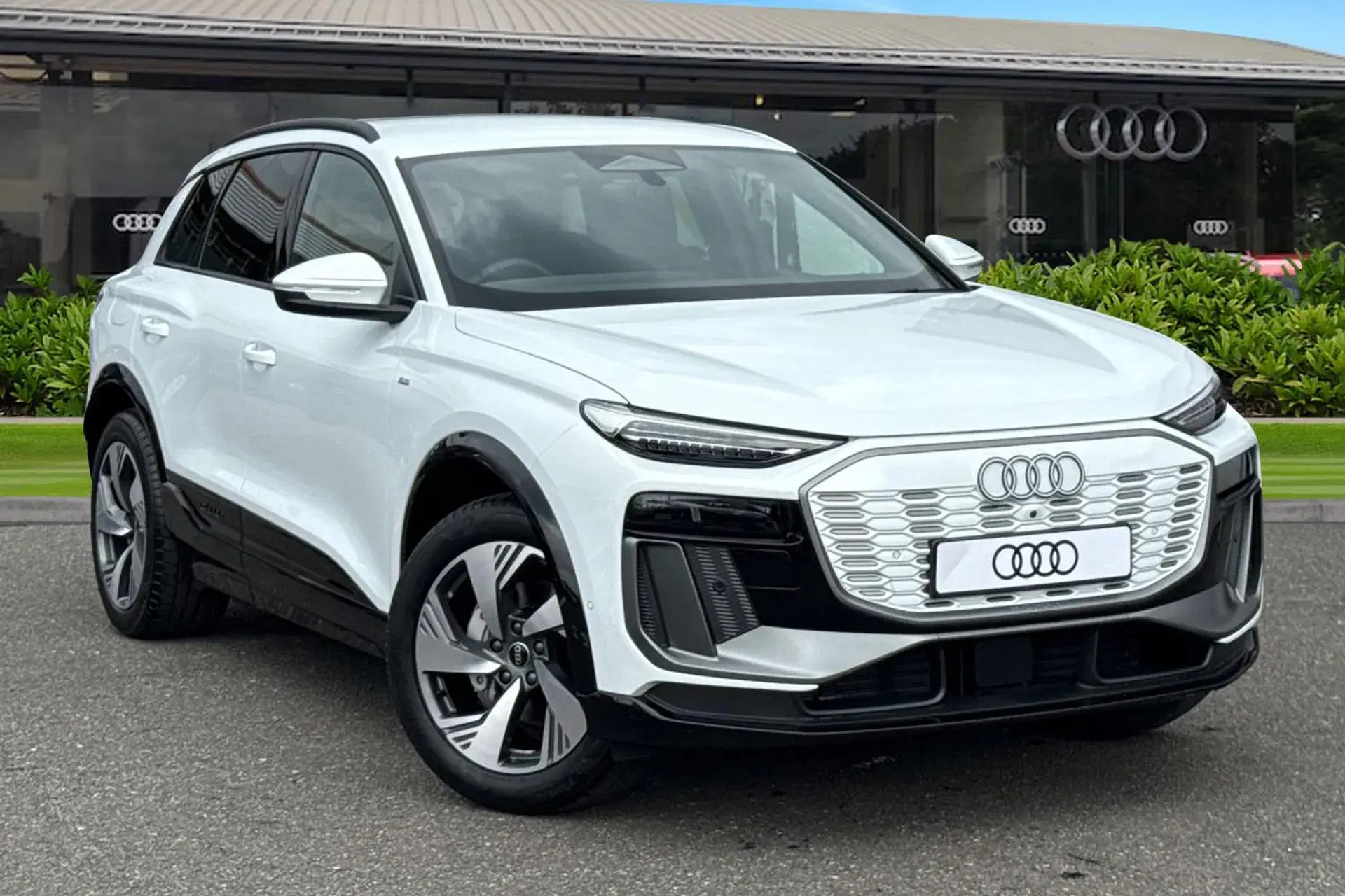 Audi Q6 225kW Performance 100kWh S Line 5dr Auto thumbnail