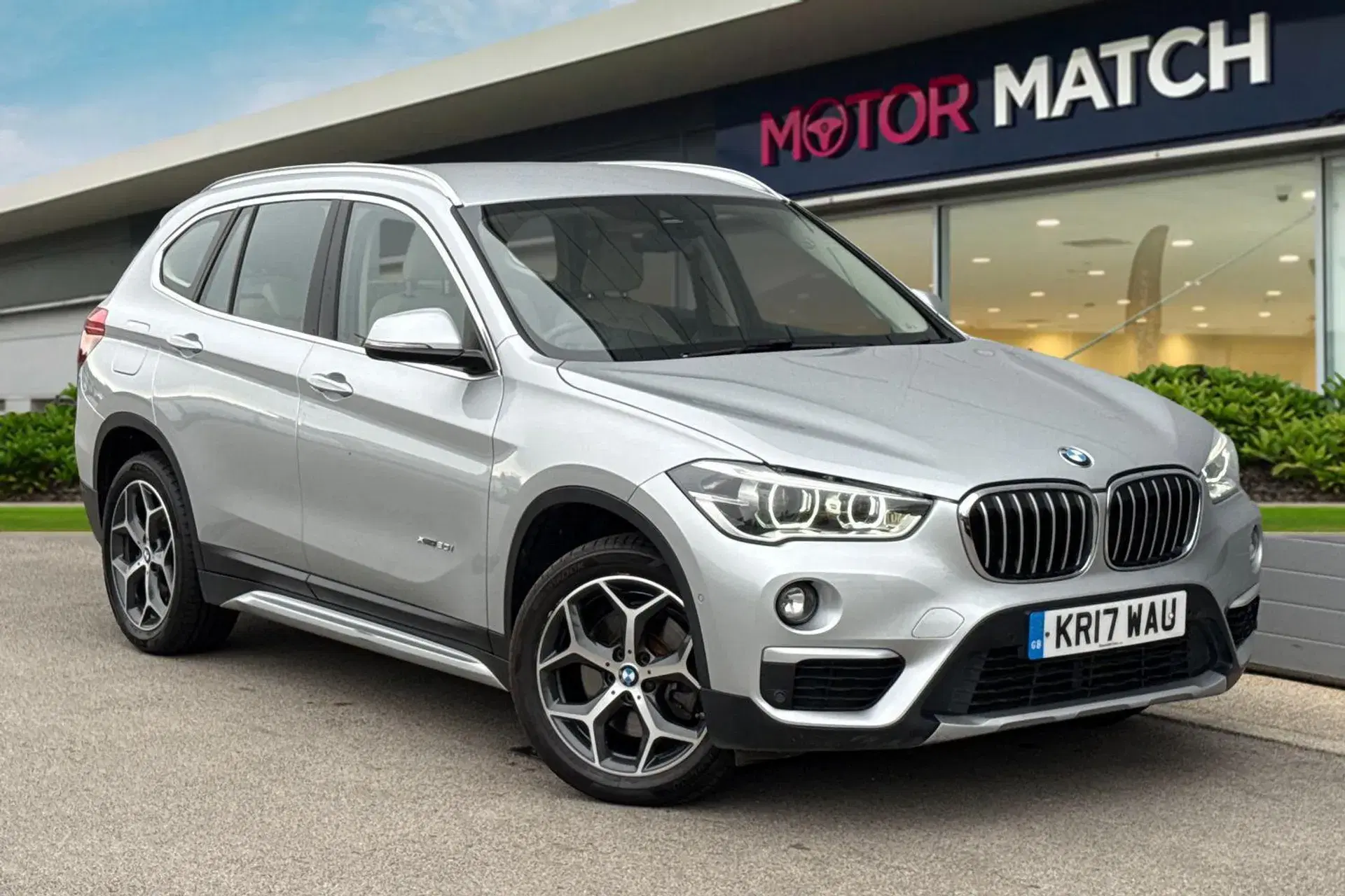 BMW X1 thumbnail