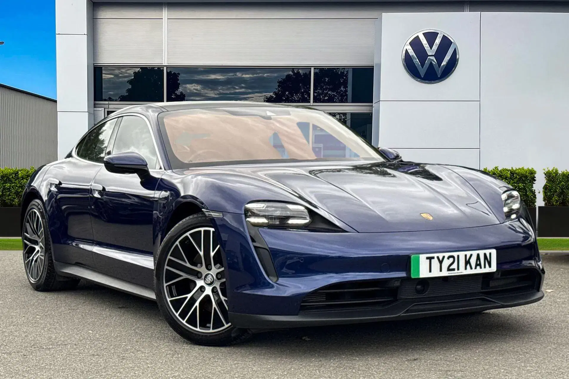 Porsche Taycan thumbnail