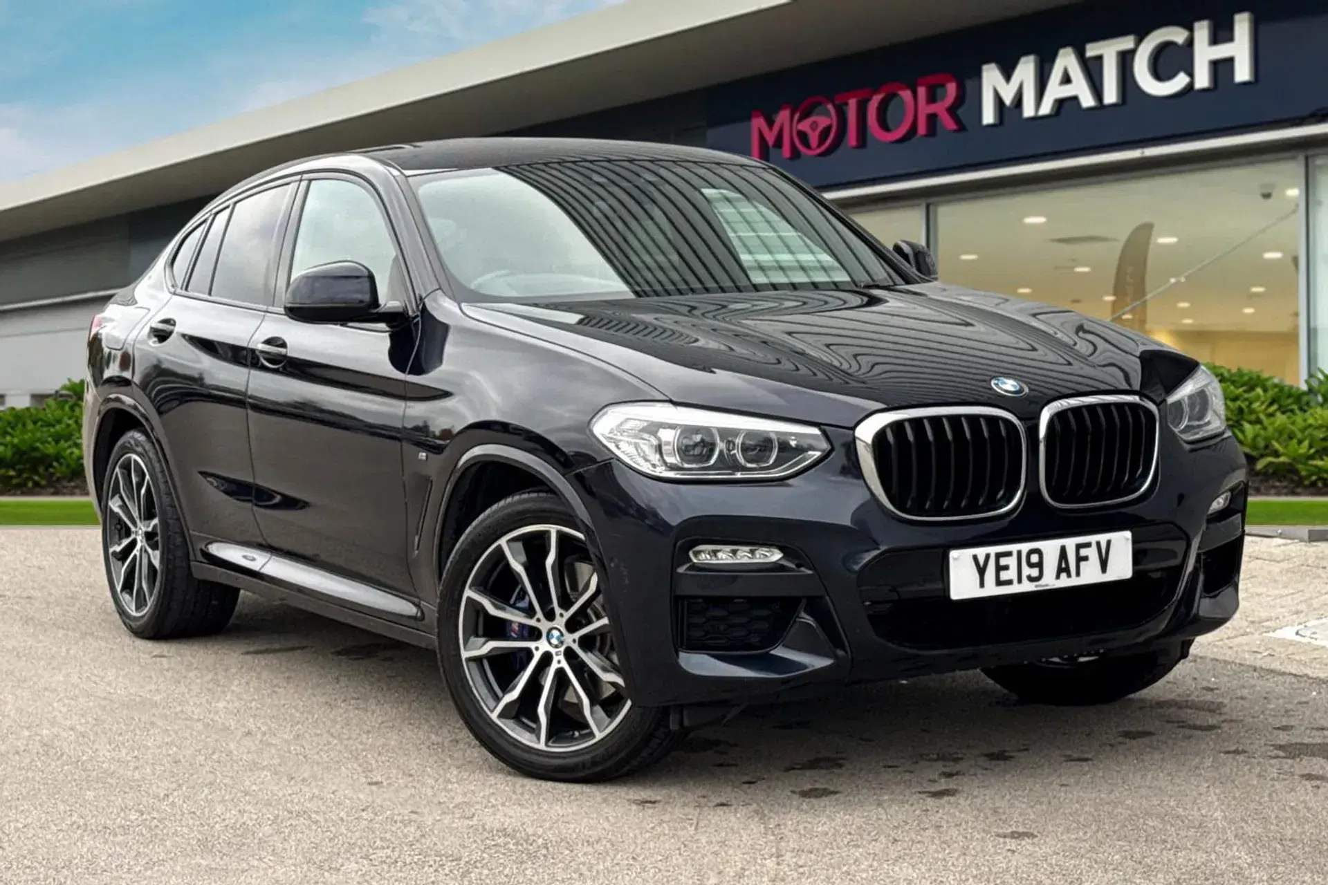BMW X4 thumbnail
