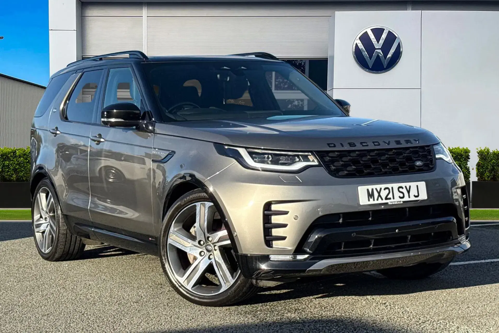 Land Rover Discovery 3.0 D300 R-Dynamic HSE 5dr Auto thumbnail