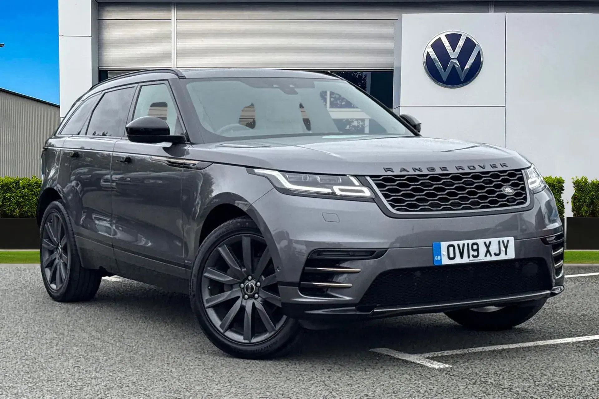 Land Rover Range Rover Velar thumbnail