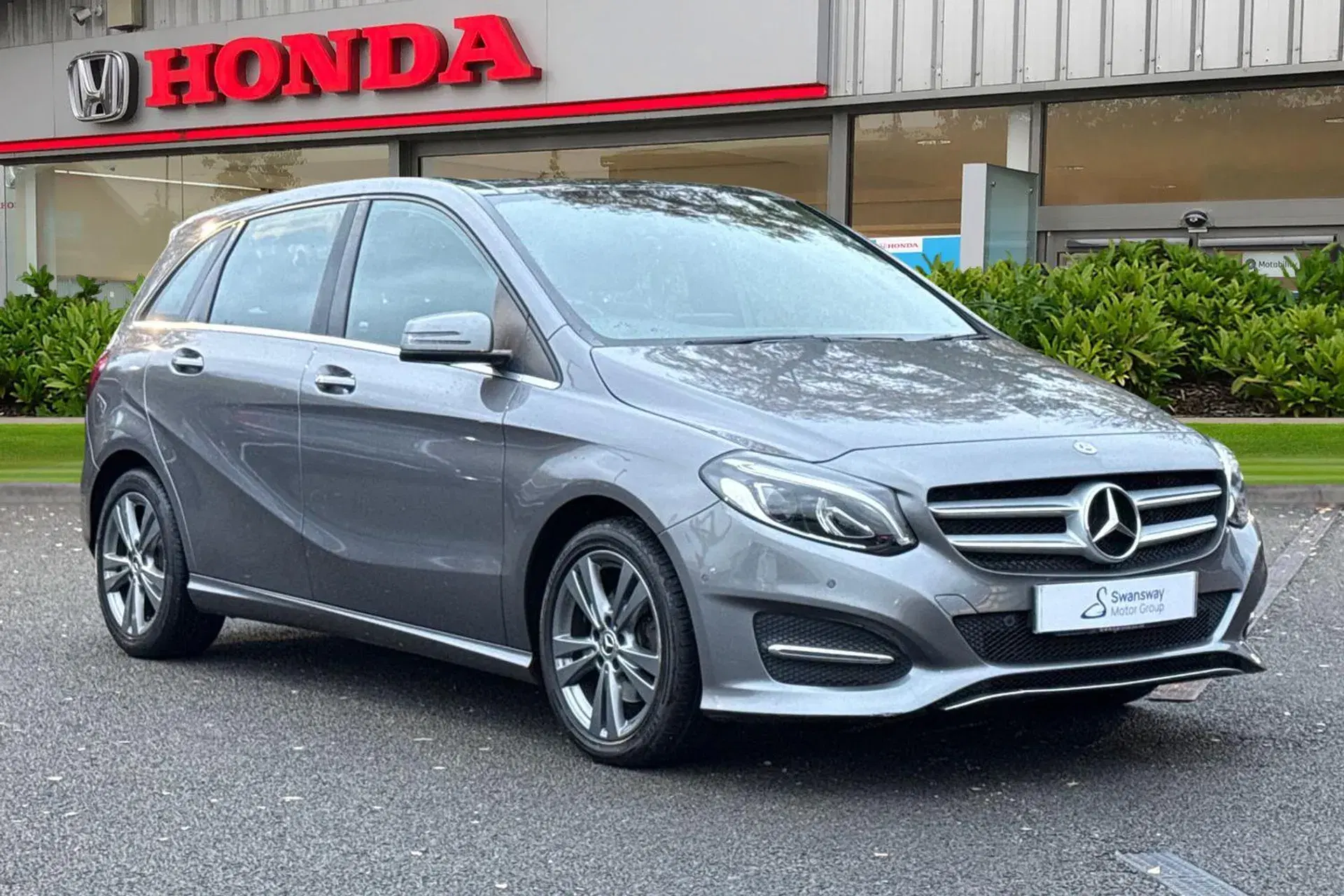 Mercedes-Benz B Class B180 Exclusive Edition Plus 5dr Auto thumbnail