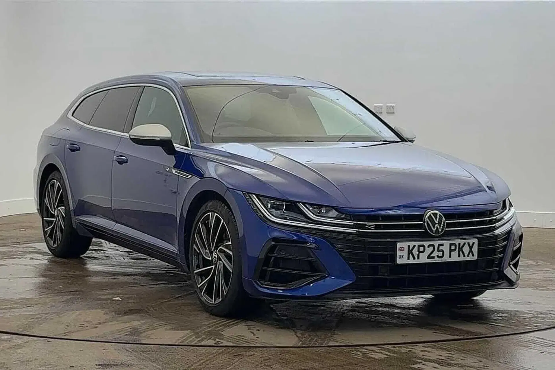 Volkswagen Arteon 2.0 TSI R 5dr 4MOTION DSG thumbnail