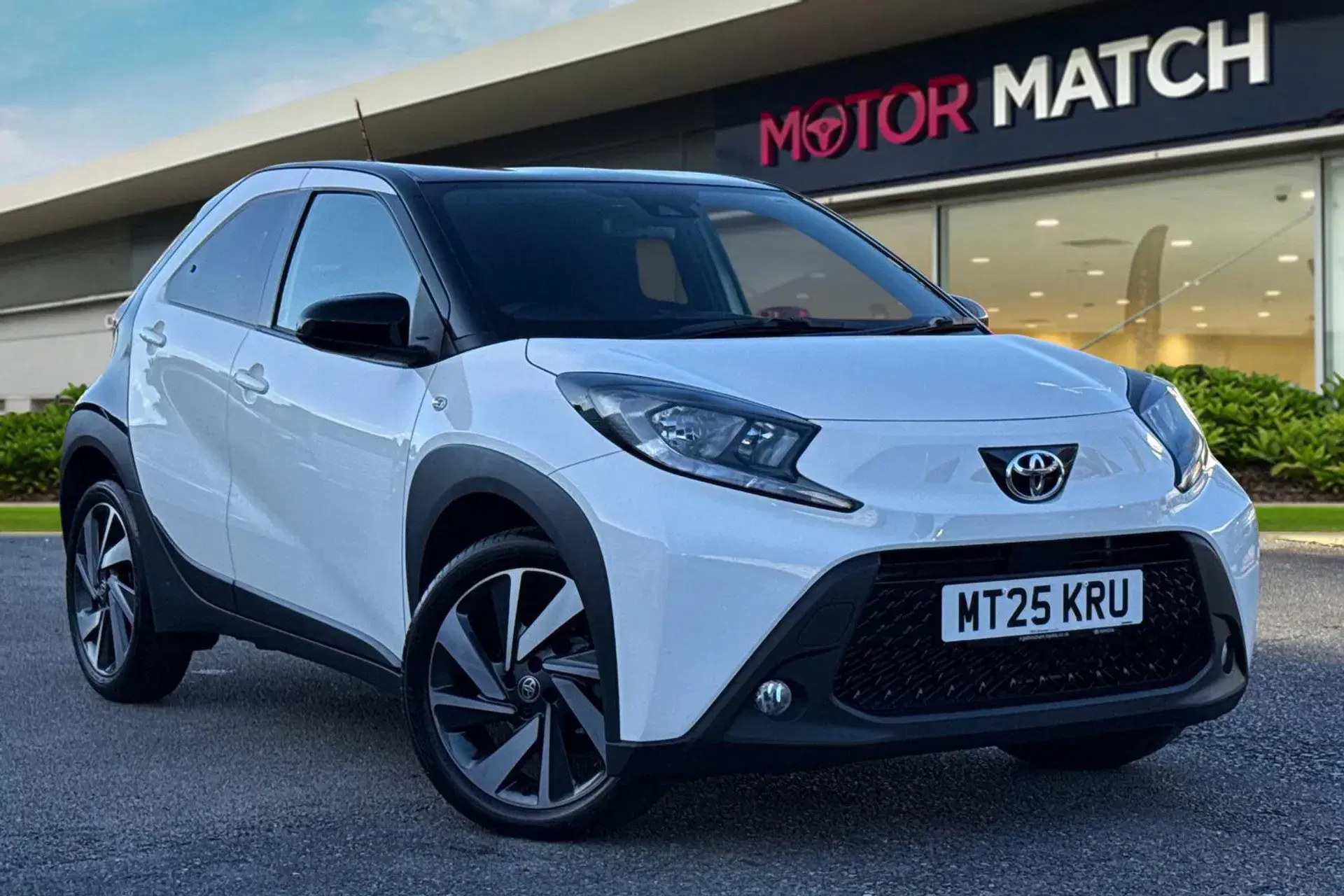 Toyota Aygo X 1.0 VVT-i Edge 5dr Auto thumbnail