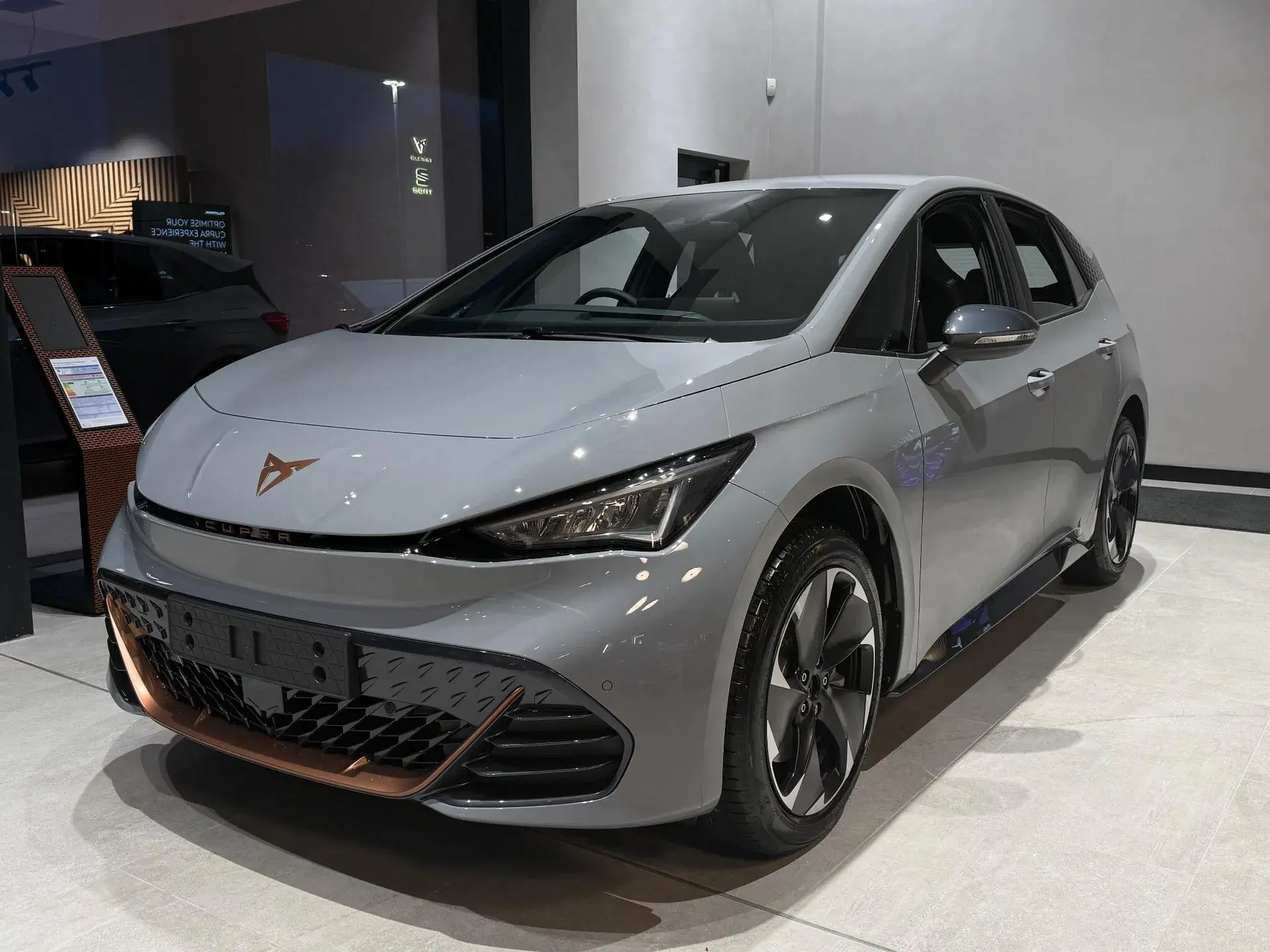 Cupra Born 170kW e-Boost V1 59kWh 5dr Auto thumbnail