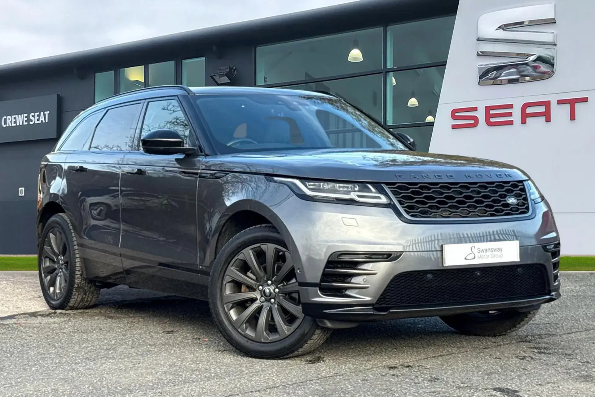 Land Rover Range Rover Velar thumbnail