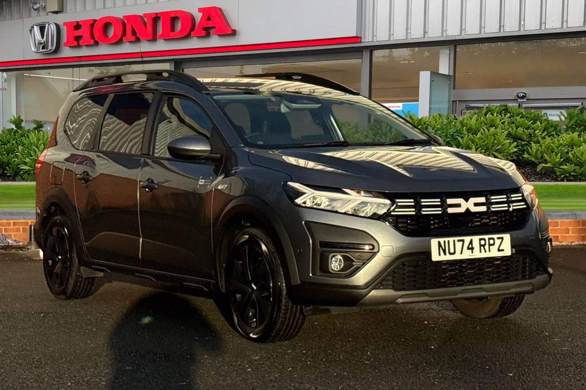 Dacia Jogger 1.6 HEV Expression 5dr Auto thumbnail