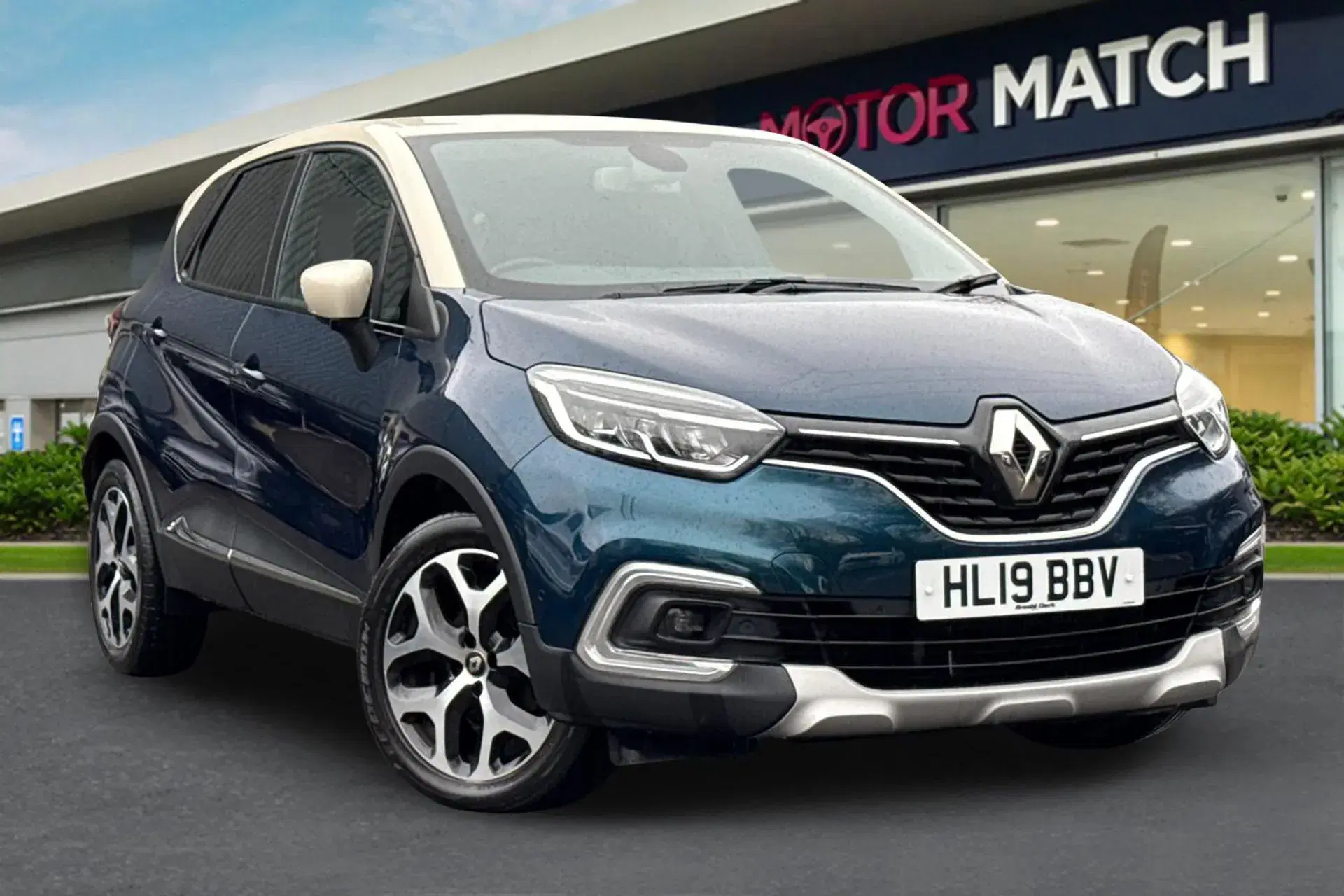 Renault Captur thumbnail