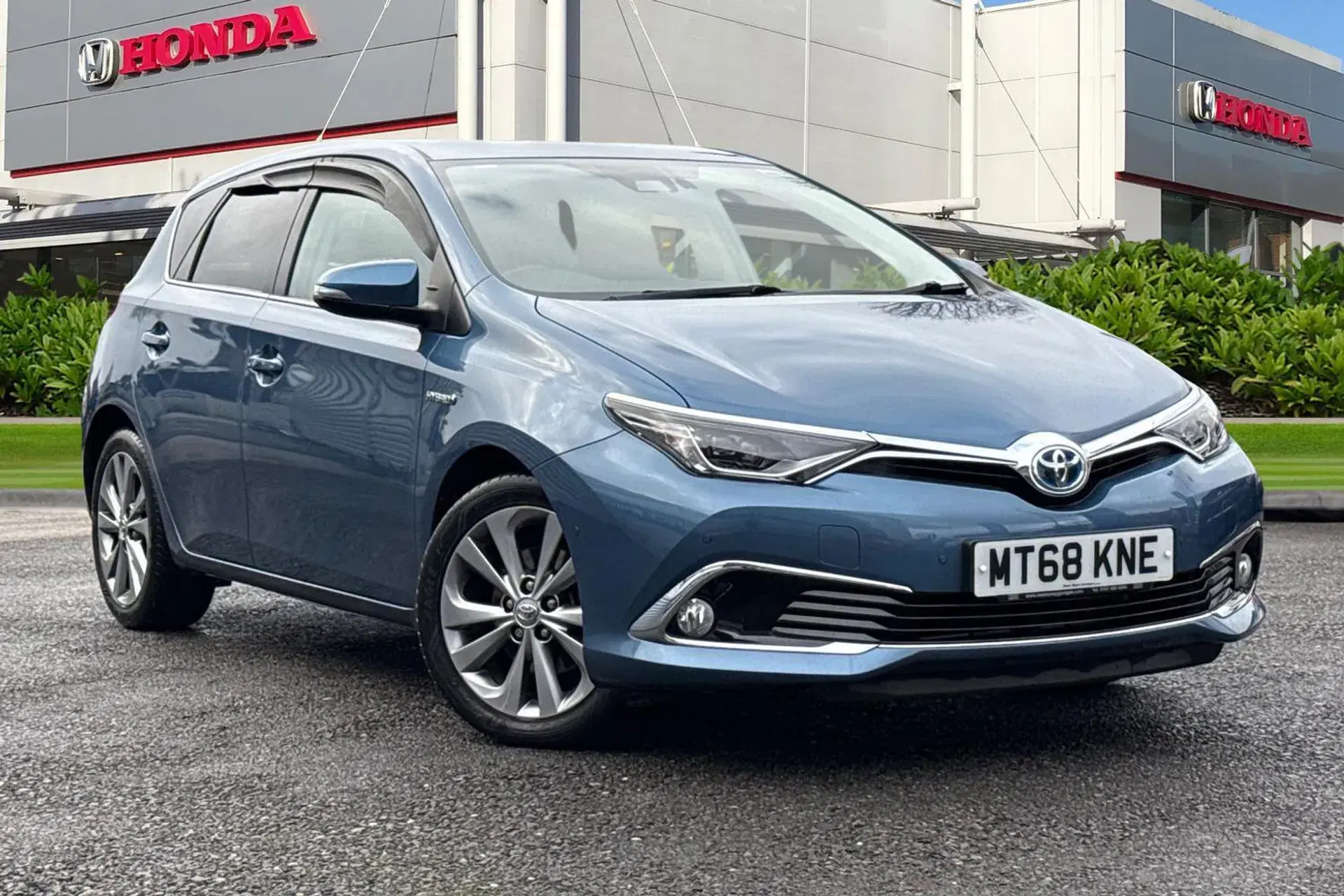 Toyota Auris thumbnail