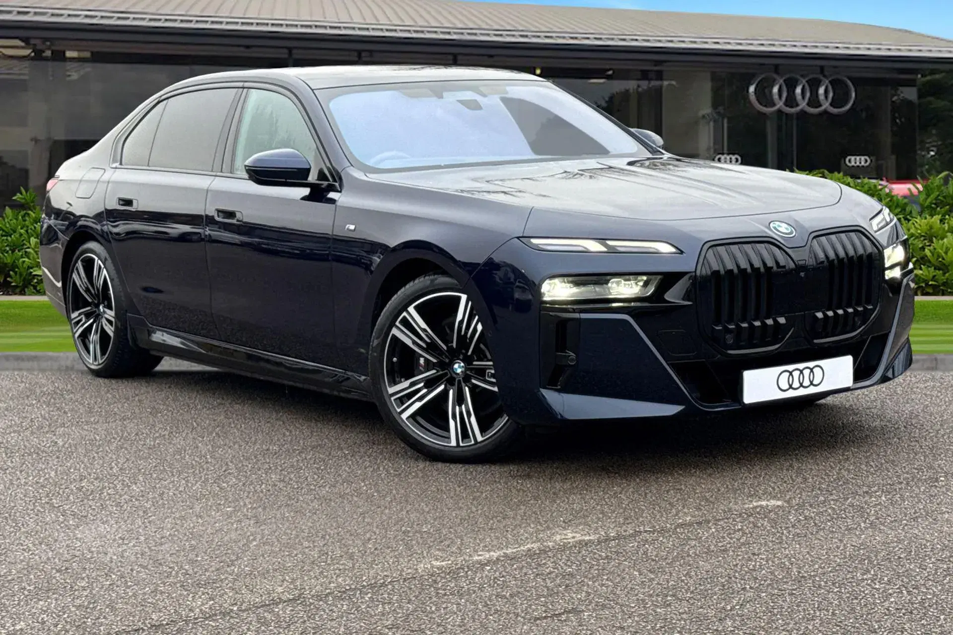 BMW 7 Series 750e xDrive M Sport 4dr Auto thumbnail