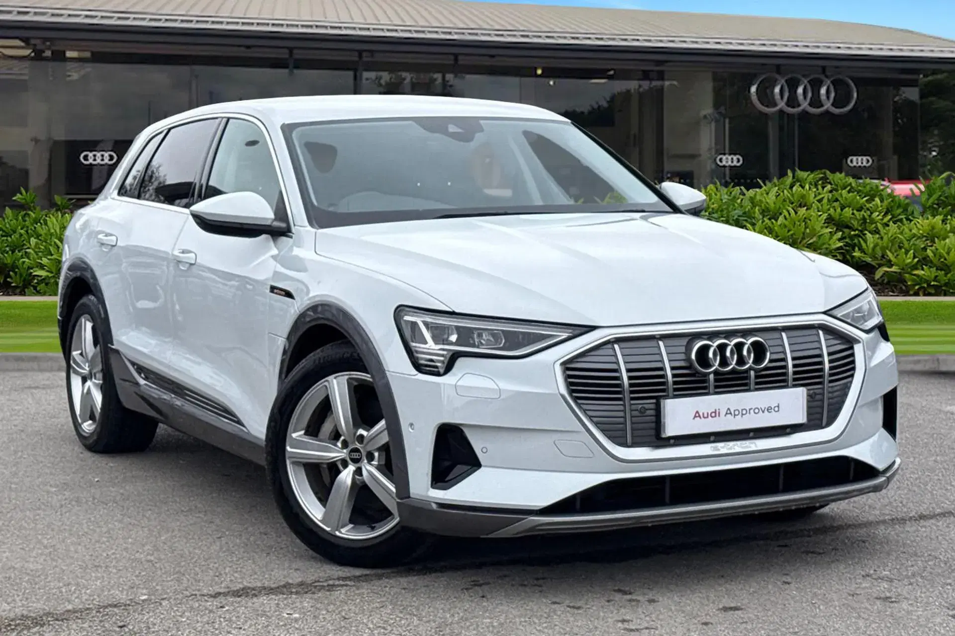 Audi E-Tron thumbnail