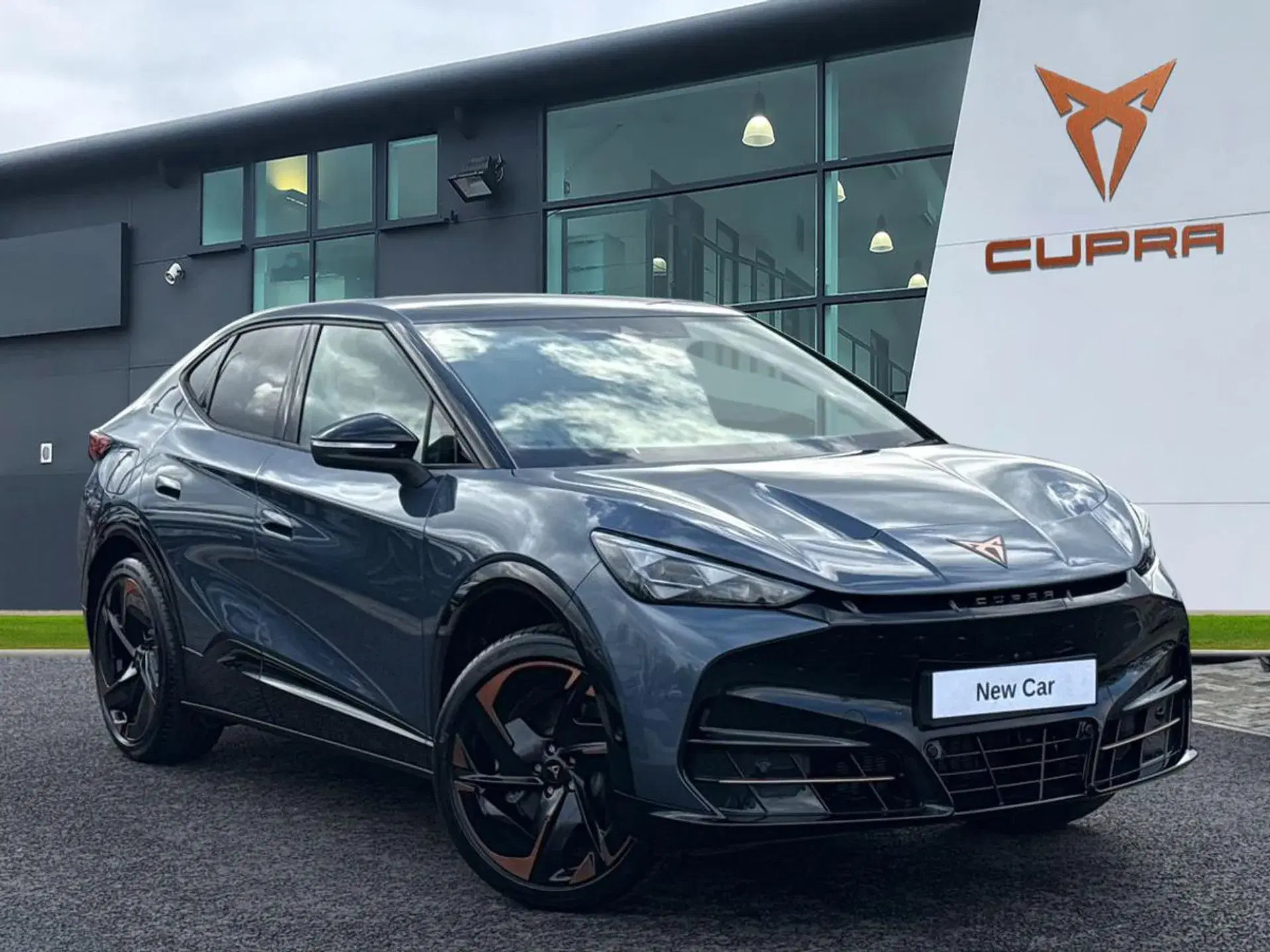 Cupra Tavascan 250kW VZ1 77kWh AWD 5dr Auto thumbnail