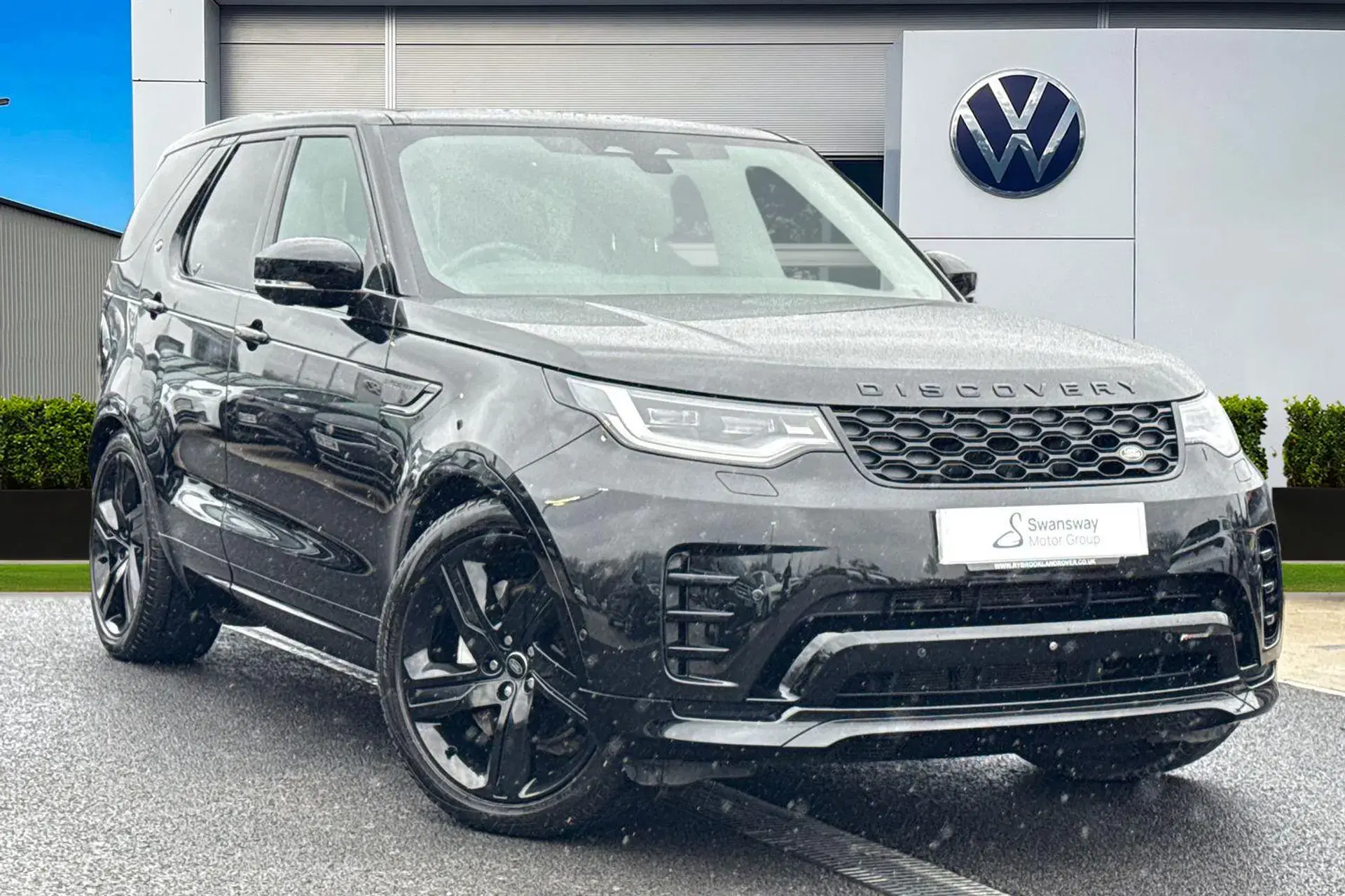 Land Rover Discovery 3.0 D300 R-Dynamic HSE 5dr Auto thumbnail