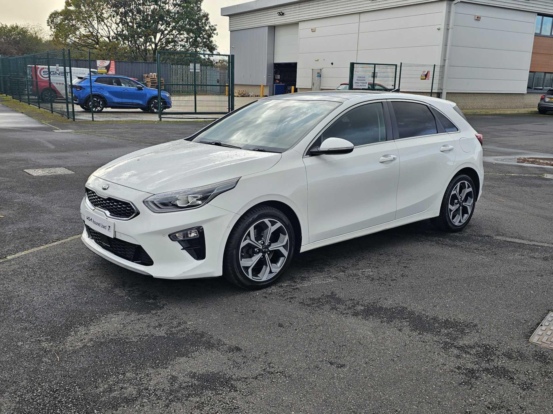 KIA Ceed 1.4T GDi ISG First Edition 5dr thumbnail