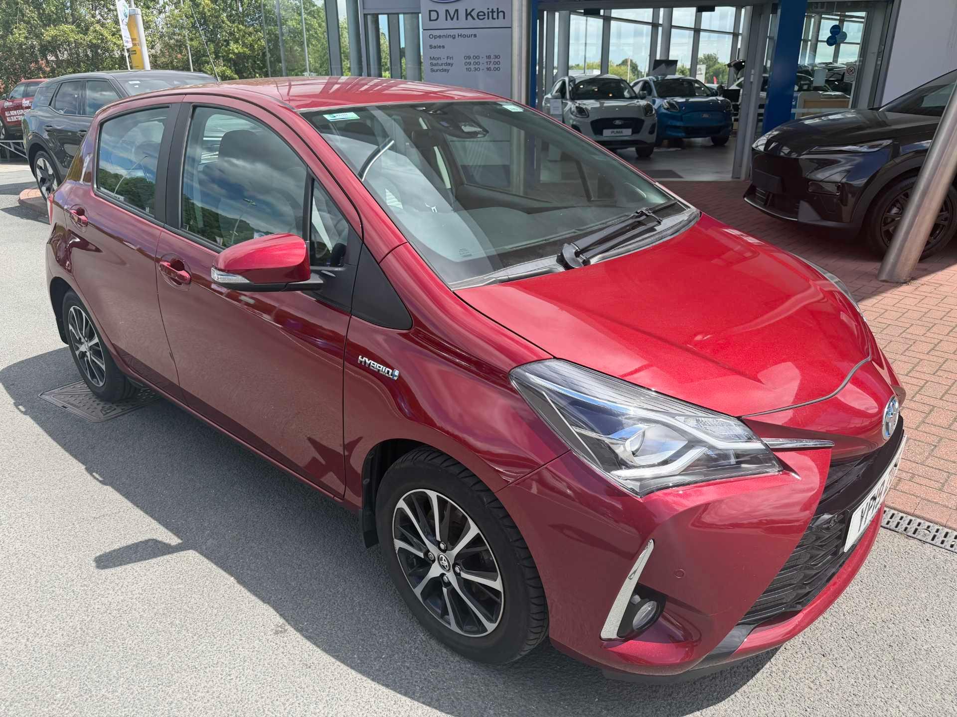 Toyota Yaris 1.5 Hybrid Icon Tech 5dr CVT thumbnail